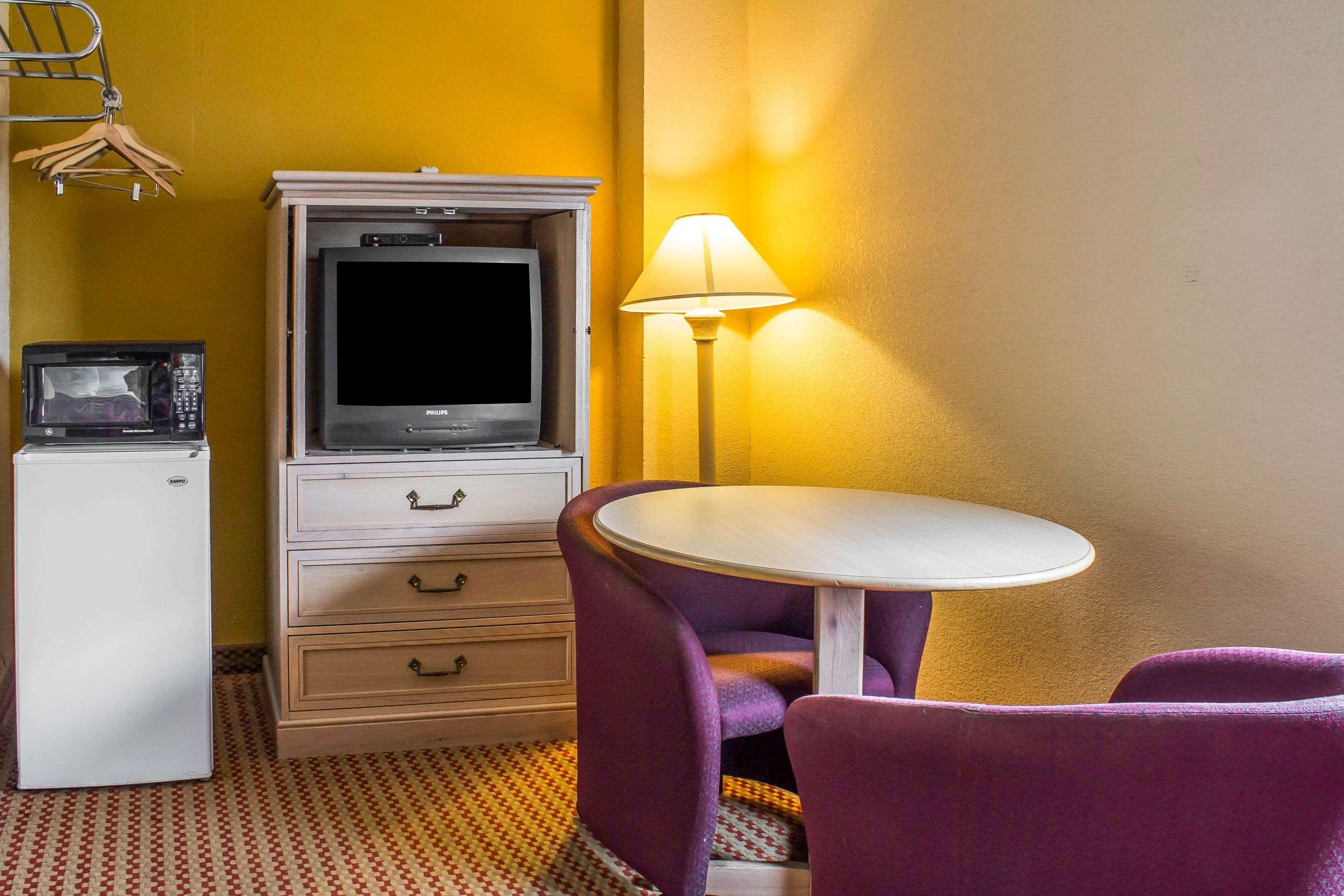 Econo Lodge Inn & Suites Walnut Esterno foto